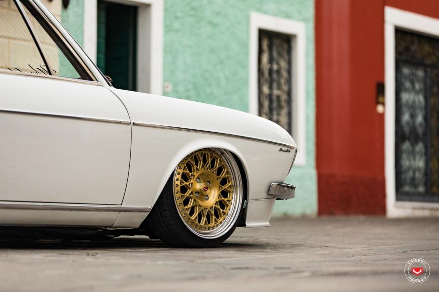 Детали экстерьера Audi 100 on Vossen Wheels (ERA-1) (C1) 2019 года  (фото 30 из 50)
